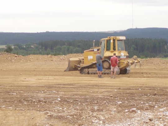 …Buldozer op�t p�i pr�ci….