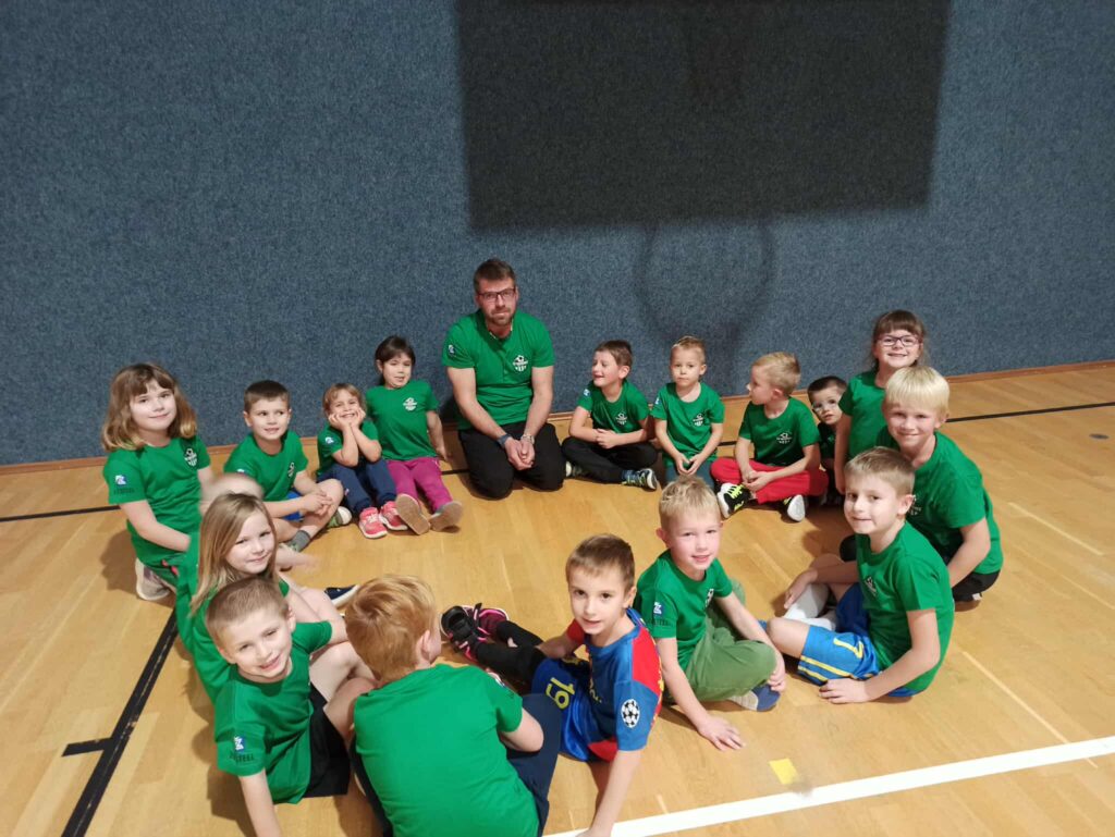 Přípravka na tréninku v hale